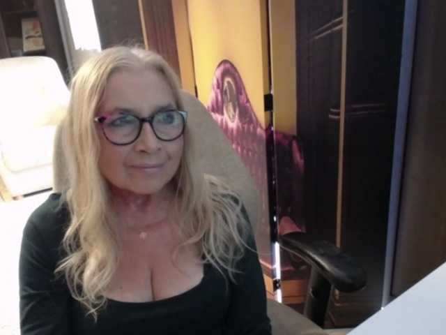 BlondeSofia live cam on BongaCams