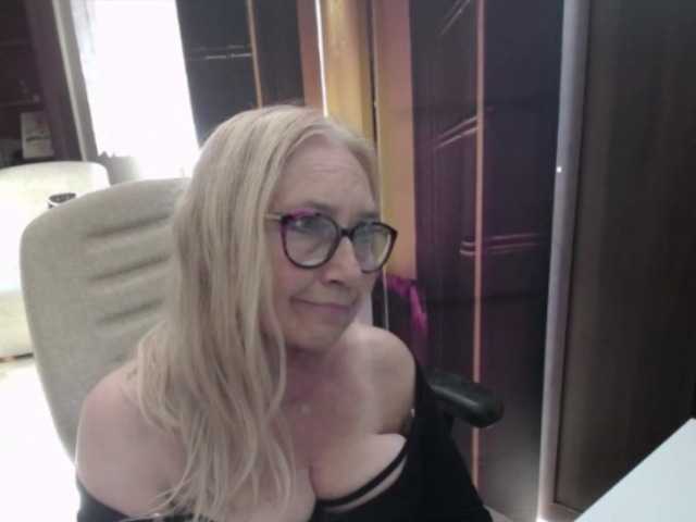 BlondeSofia live webcam show