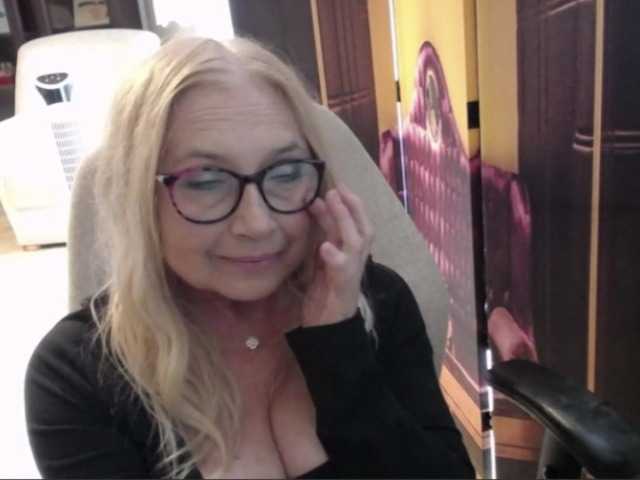BlondeSofia live cam on BongaCams