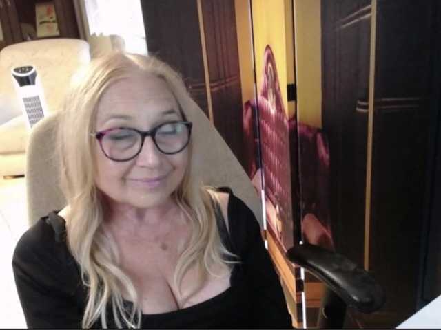 BlondeSofia live cam on BongaCams