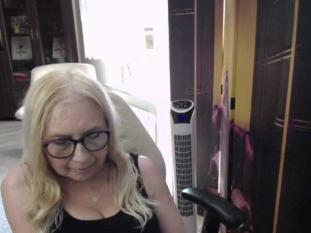 BlondeSofia live cam on BongaCams