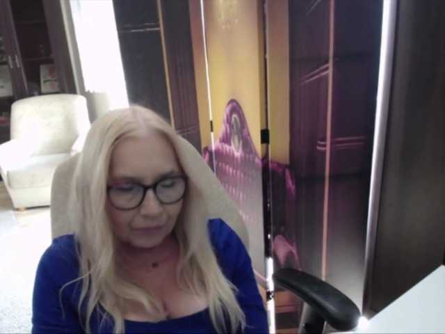 BlondeSofia live webcam show