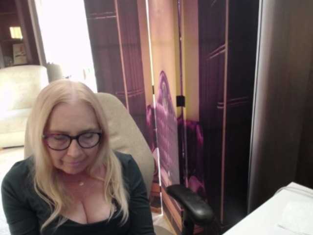 BlondeSofia live webcam show