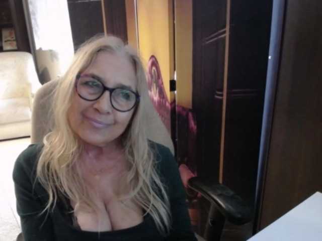 BlondeSofia live cam preview