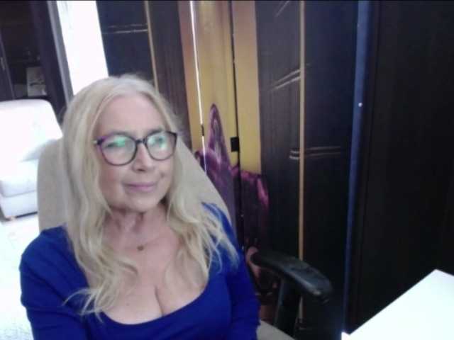 BlondeSofia live cam on BongaCams