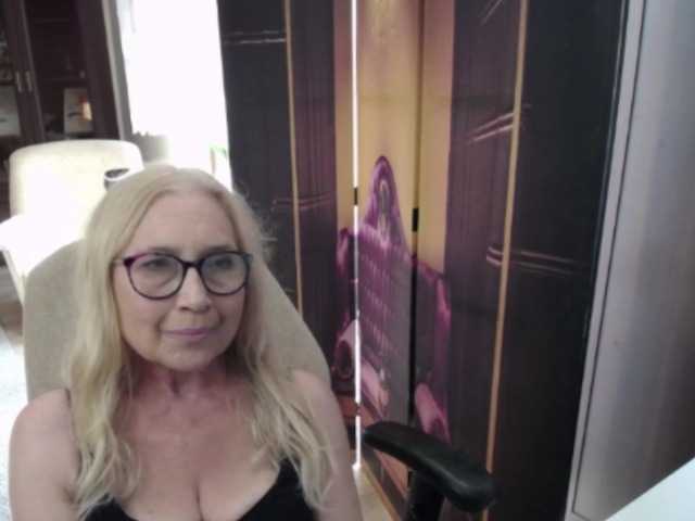 BlondeSofia live cam on BongaCams