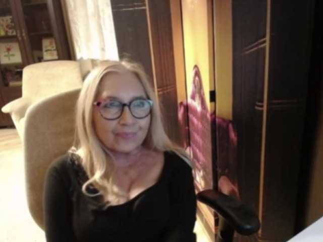 BlondeSofia live cam preview
