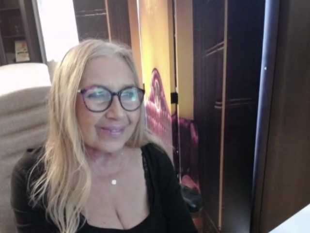 BlondeSofia in webcam