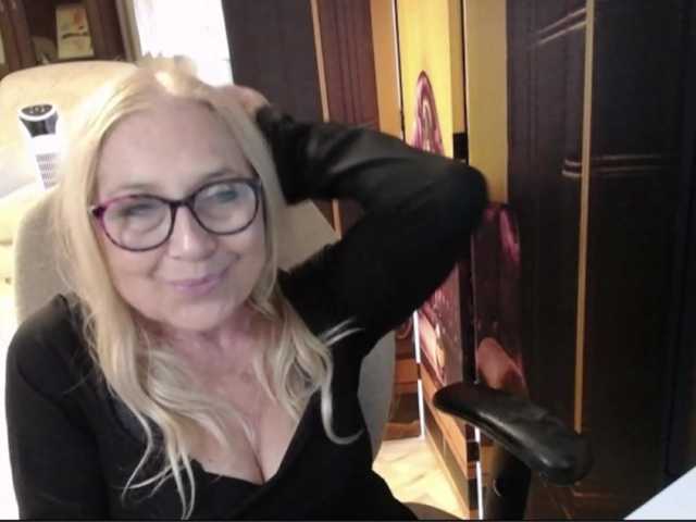 BlondeSofia live cam on BongaCams