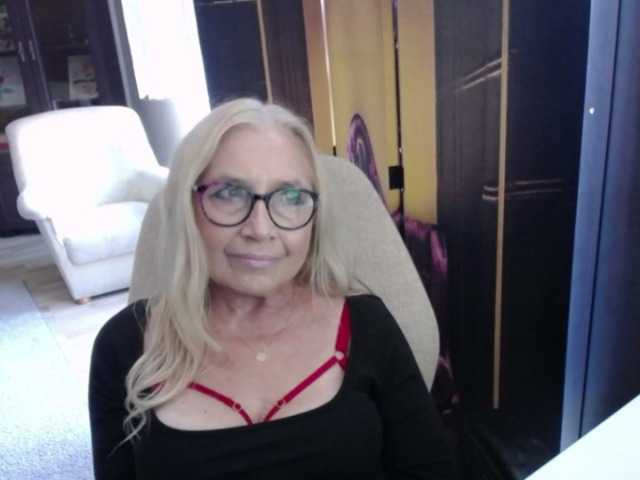 BlondeSofia live cam on BongaCams