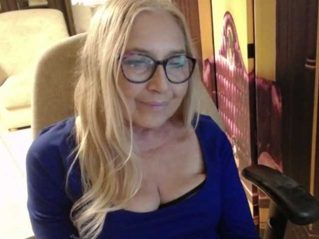 BlondeSofia live cam on BongaCams