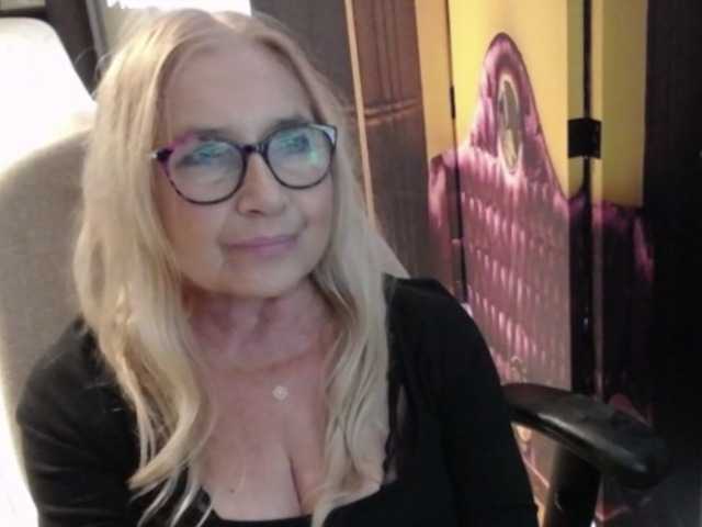 BlondeSofia live cam on BongaCams