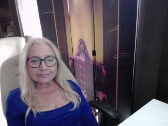 BlondeSofia live webcam show