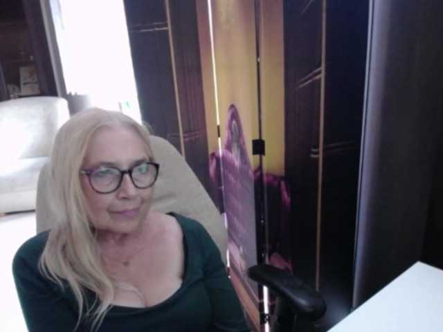 BlondeSofia live webcam show