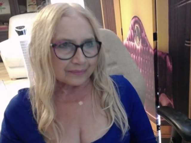 BlondeSofia live webcam show