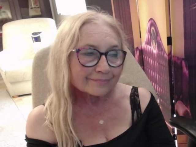 BlondeSofia live cam on BongaCams