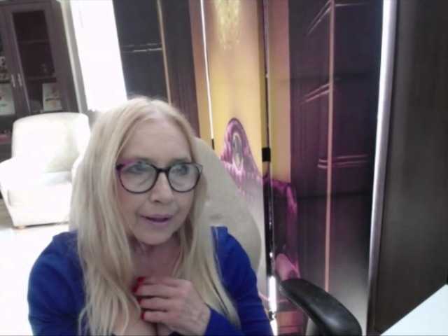 BlondeSofia live cam on BongaCams
