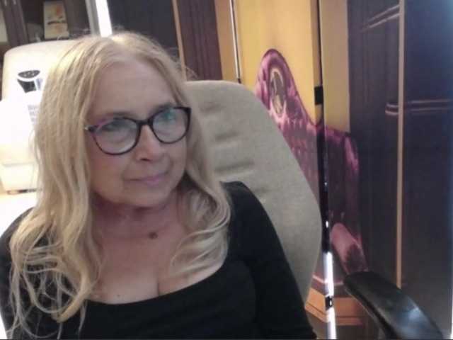 BlondeSofia live webcam show