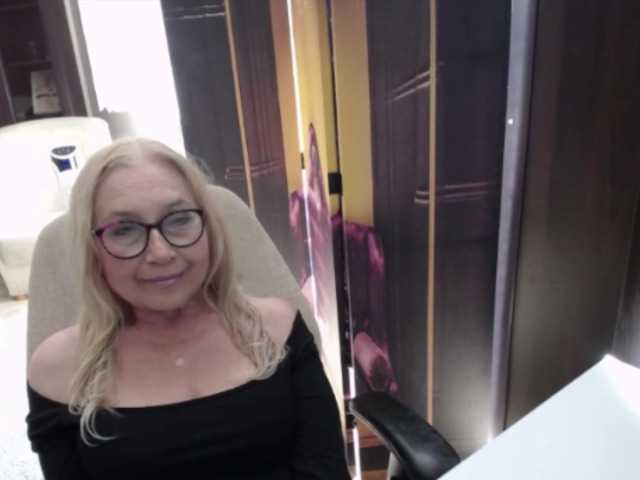 BlondeSofia live webcam show