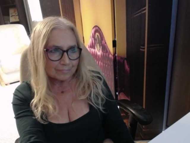 BlondeSofia live cam on BongaCams