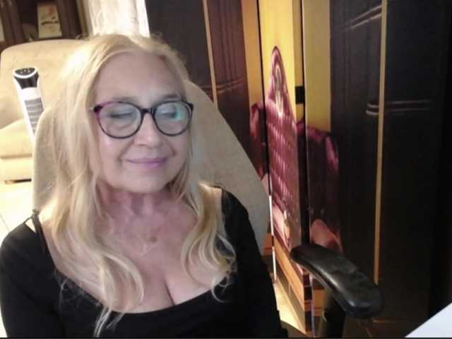 BlondeSofia live cam on BongaCams