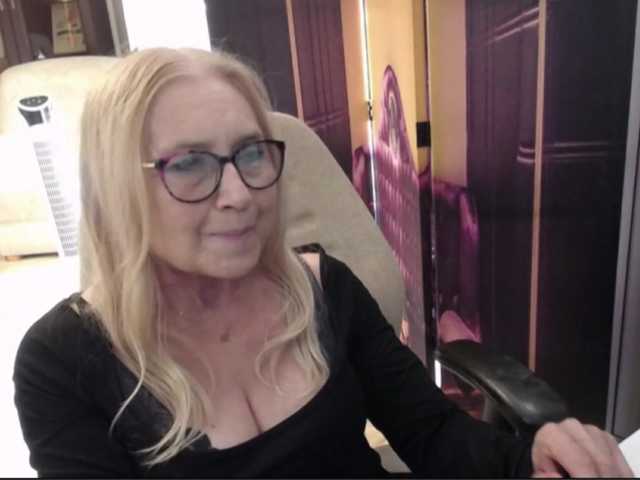 BlondeSofia live cam on BongaCams