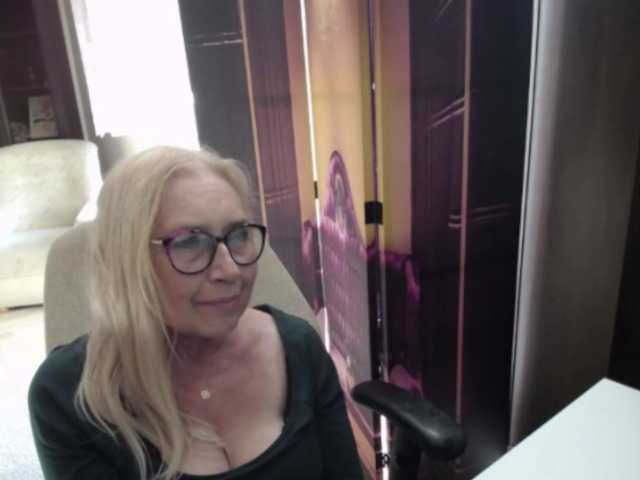 BlondeSofia live webcam show