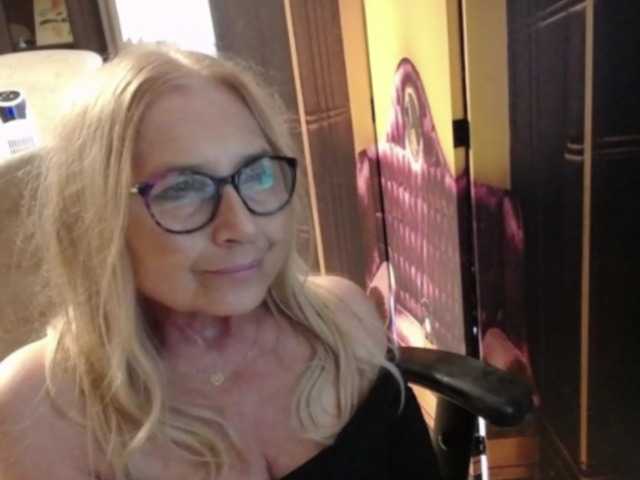 BlondeSofia live cam on BongaCams
