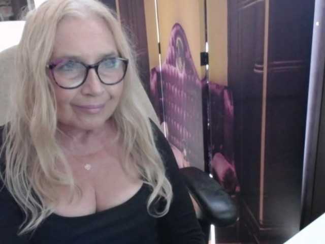 BlondeSofia live cam on BongaCams