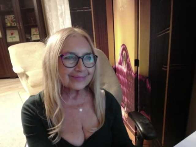 BlondeSofia live cam on BongaCams