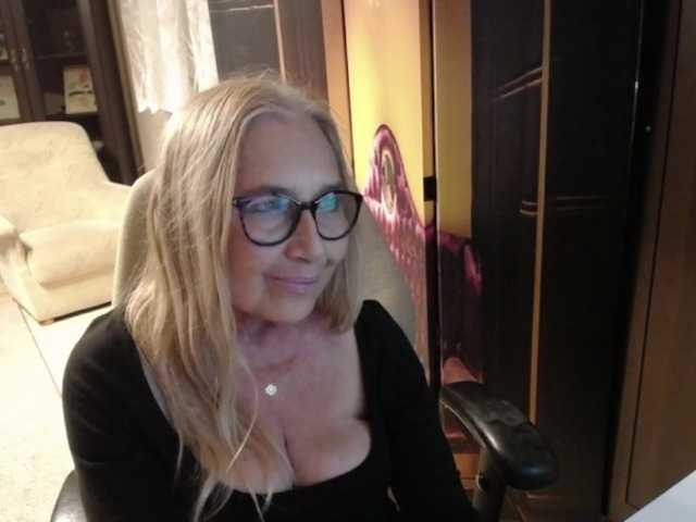 BlondeSofia live cam on BongaCams