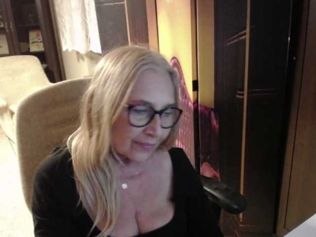 BlondeSofia live cam on BongaCams