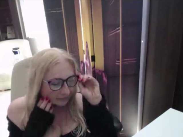 BlondeSofia live webcam show