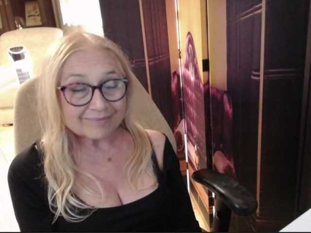 BlondeSofia live cam on BongaCams