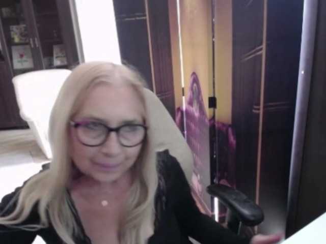 BlondeSofia live cam on BongaCams