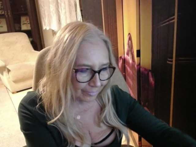 le modèle BlondeSofia est en webcam porno dans un show sur le site bongacams, il possède les tags suivants: White/Caucasian,Blonde,Hairy