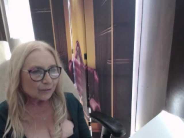 BlondeSofia live cam on BongaCams