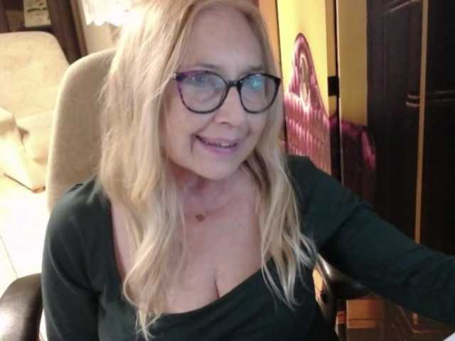 BlondeSofia live cam on BongaCams