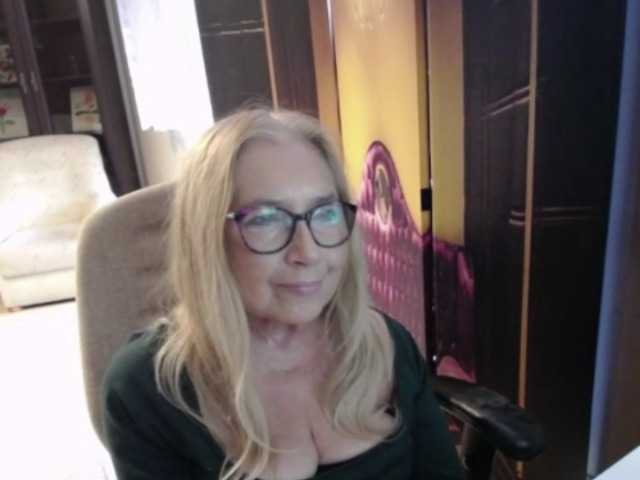 BlondeSofia live cam on BongaCams