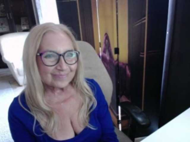 BlondeSofia live cam preview
