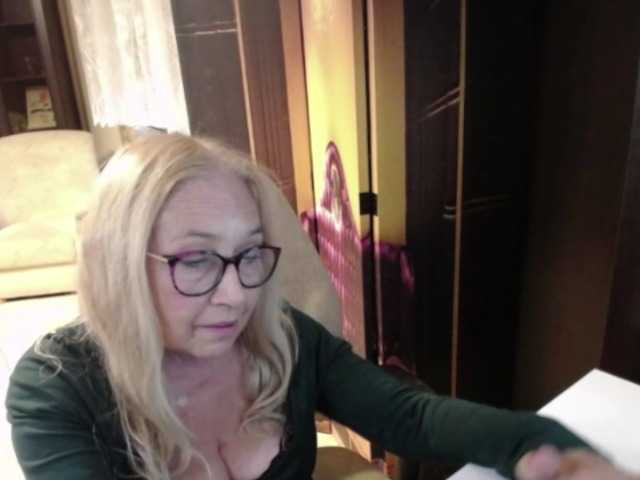 BlondeSofia live webcam show