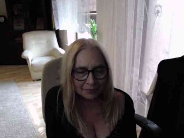 BlondeSofia webcam