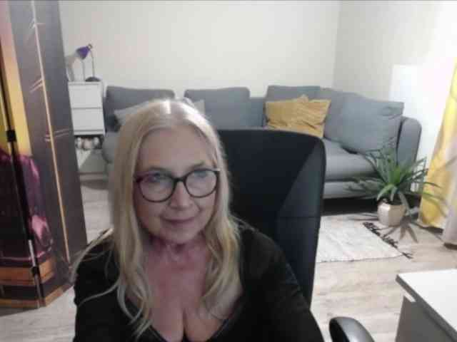 BlondeSofia webcam