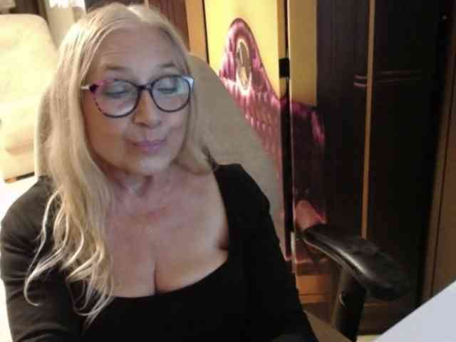 BlondeSofia webcam