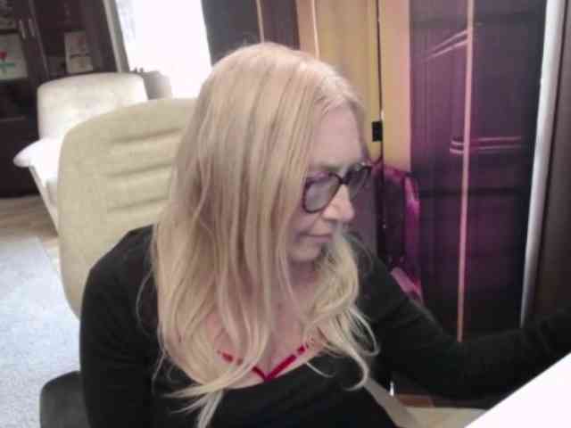 BlondeSofia webcam