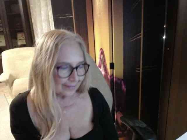 Model: BlondeSofia