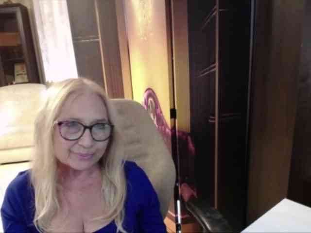 BlondeSofia webcam