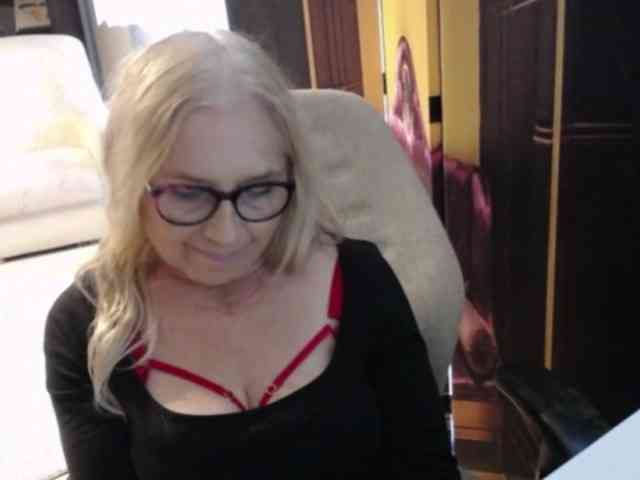 BlondeSofia webcam