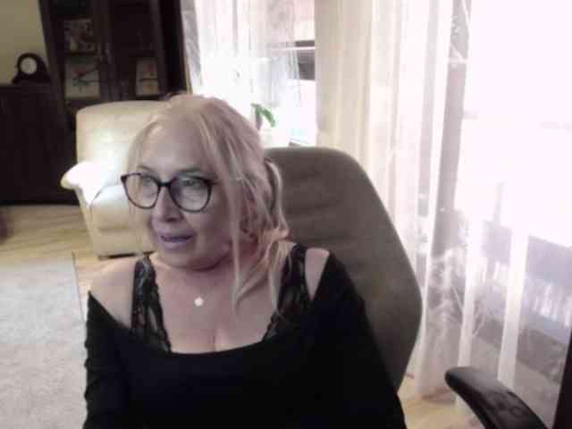 BlondeSofia webcam