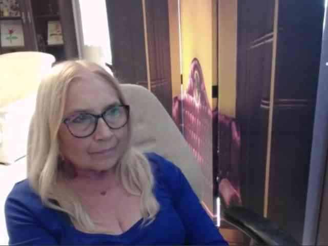 BlondeSofia webcam